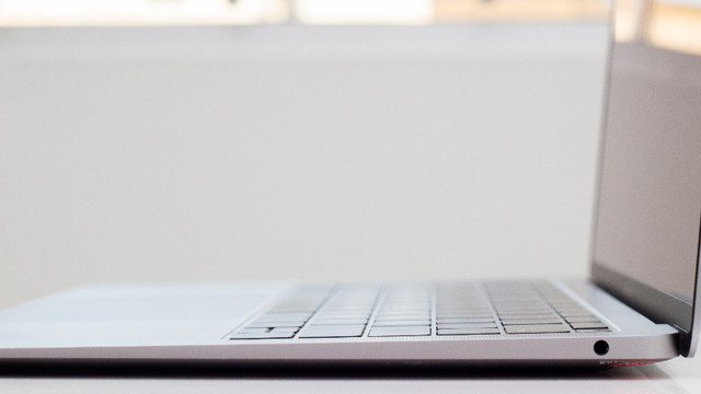MacBook Air 13 inch 2018 - Like New Condition - PHONES & BEYOND in Laptops in Kitchener / Waterloo - Image 4