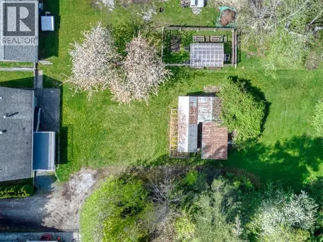 5044 MANSON AVE Powell River, British Columbia in Houses for Sale in Powell River District - Image 7