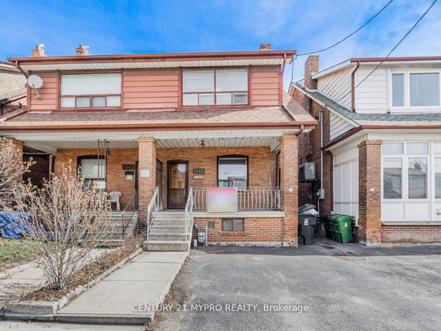 Renovated Semi in Corso Italia-Davenport! 3+1 Beds, 4 Baths in Houses for Sale in City of Toronto
