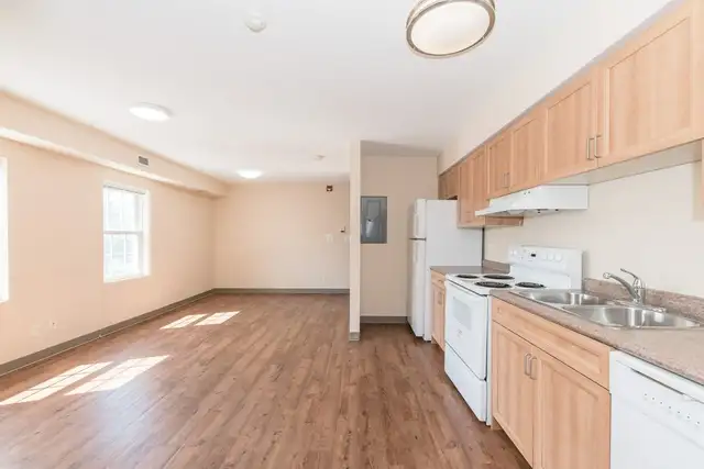 Student Rooms Available Steps From Laurier!! - Furnished Rooms!! in Room Rentals & Roommates in Kitchener / Waterloo - Image 14