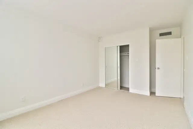 2 Bedroom 1.5 Bath in Long Term Rentals in City of Toronto - Image 14