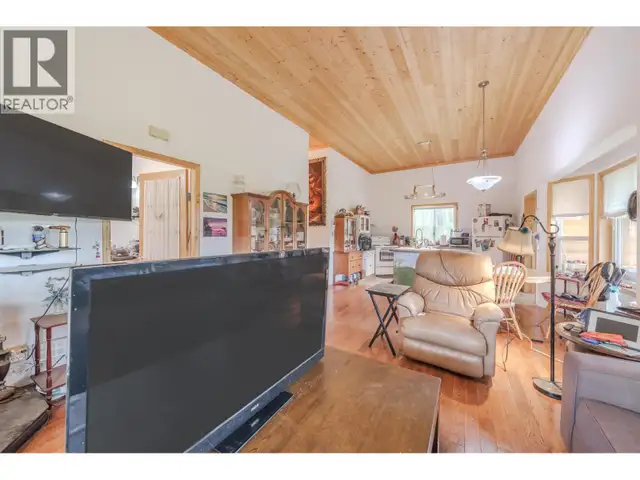 7478 BURGESS ROAD Deka Lake / Sulphurous / Hathaway Lakes, Briti in Houses for Sale in 100 Mile House - Image 7