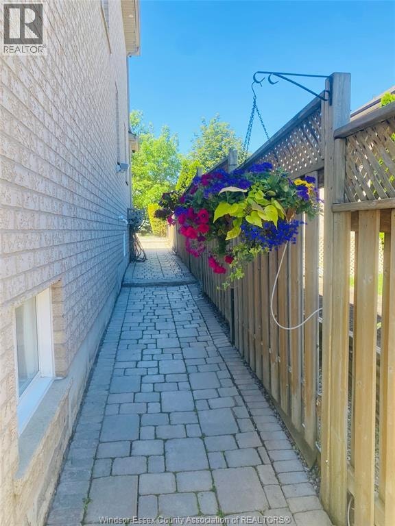15 GENOVA COURT Woodbridge, Ontario 4