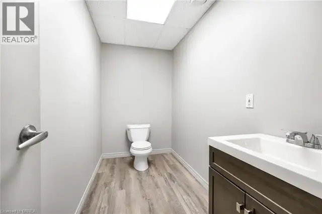 389 PARIS Road Unit# C Brantford, Ontario in Commercial & Office Space for Rent in Brantford - Image 12
