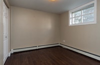 Comfortable 3-Bedroom Student Apartment at 24 Elm Street Available ASAP! Find your ideal student hou... (image 7)