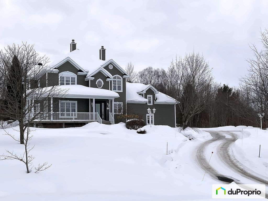 $983,000 - 2 Storey for sale in Victoriaville — photo 1
