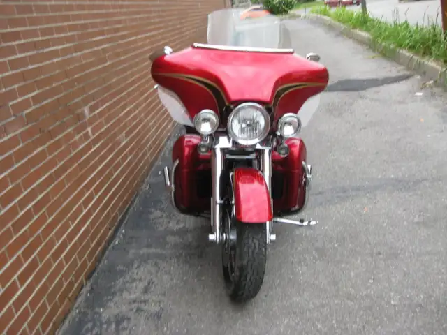 2005 Harley-Davidson CVO FLHTCSE2 in Street, Cruisers & Choppers in City of Toronto - Image 10