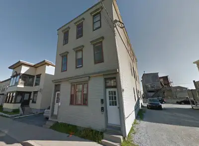 Bright & Spacious 3-Bedroom + Den Available Now! Top Floor Unit Rent: $1,495/month (tenant pays util...