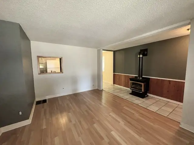 Cozy 2 Bed, 1 Bath Bungalow Near Downtown in Long Term Rentals in Barrie - Image 5