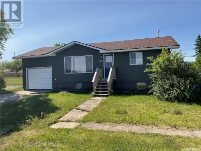 Welcome to this 832 sq ft house on a corner lot in the town of Wakaw. With 3 bedrooms and 2 bathroom...