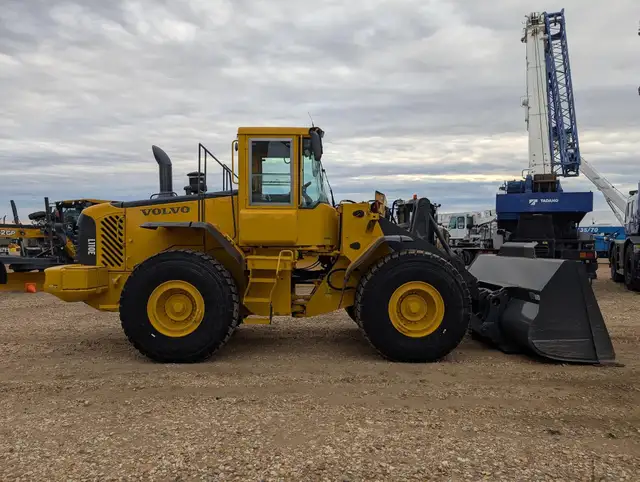 2003 VOLVO L110E in Heavy Equipment in City of Montréal - Image 3