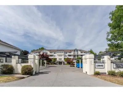 Check out this corner unit at Highgate Terrace! This condo has a spacious layout with a large eat-in...