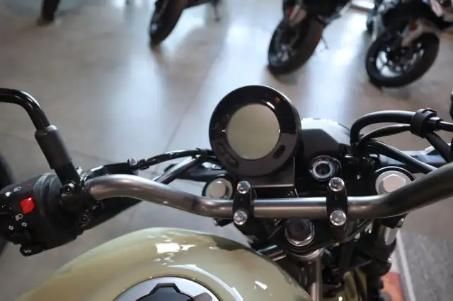 2025 Kawasaki ELIMINATOR 500 Pearl Sand Khaki in Street, Cruisers & Choppers in Edmonton - Image 3