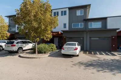 1S//Winnipeg/*Welcome to this spacious 4-bedroom, 3.5-bathroom townhouse located in fairfield park....