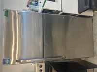 2832- Réfrigérateur Maytag acier inox congélateur en bas fridge
