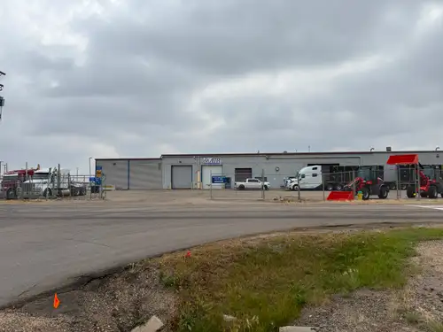️ Property Overview: Can be sub divided Total Building Area: 35,000 sq. ft. Shop/Warehouse: 27,000 s...