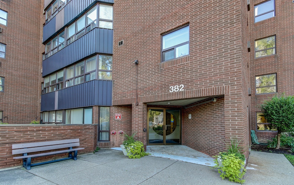 382 Queenston St. - One Bedroom Apt Available Sept 1st 2