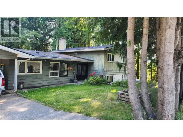 200 5TH  NW Street Nakusp, British Columbia in Houses for Sale in Nelson - Image 2