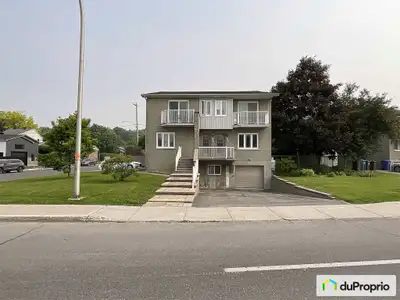 Superbe quadruplex situé dans le coeur de la ville de Terrebonne. Près de toute les commodités, tran...