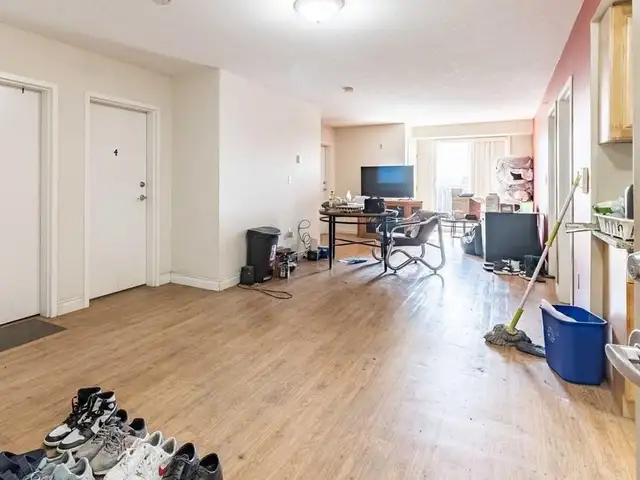 Female Student Housing in Waterloo - Students Only in Long Term Rentals in Kitchener / Waterloo - Image 7