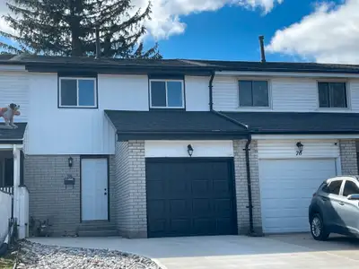 Well-Maintained 3-Bedroom Home in Family-Friendly Neighbourhood $1995 + Utilities This bright and sp...