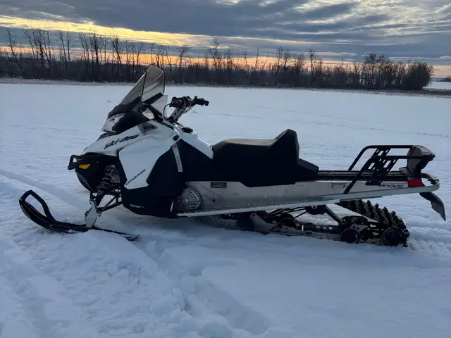 2017 Ski-Doo Expedition REV XS 600 ACE in Snowmobiles in Strathcona County - Image 4