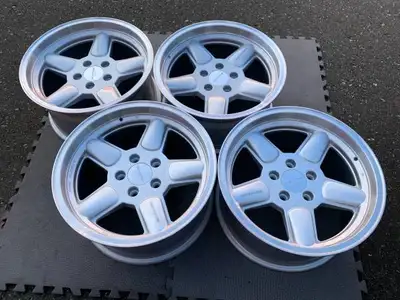 ULTRA RARE SET of Genuine AC Schnitzer Type 1 17X8.5" rims restored to showroom condition these rims...