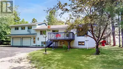 Just 30 minutes from the city of Saint John and mere minutes from the coastal village of Chance Harb...