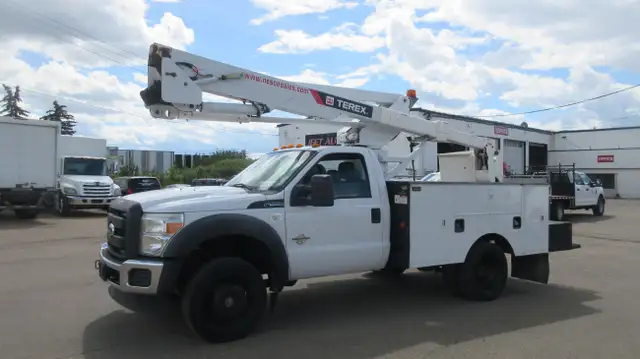 2012 Ford F-550 XL 4X4 WITH TEREX HI-RANGER LT40 BUCKET TRUCK in Heavy Trucks in Edmonton - Image 3