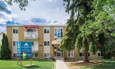 This quiet family building is in a great location. Walking distance to Oliver Square, or the trendy...