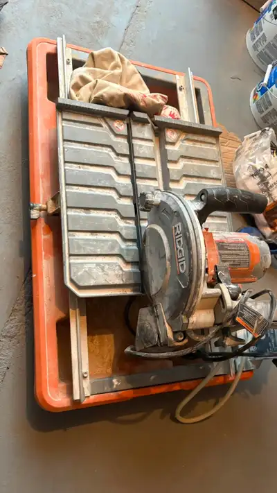 Selling a RIDGID R40312 7-inch Wet Tile Saw in excellent working condition. The saw runs smoothly an...