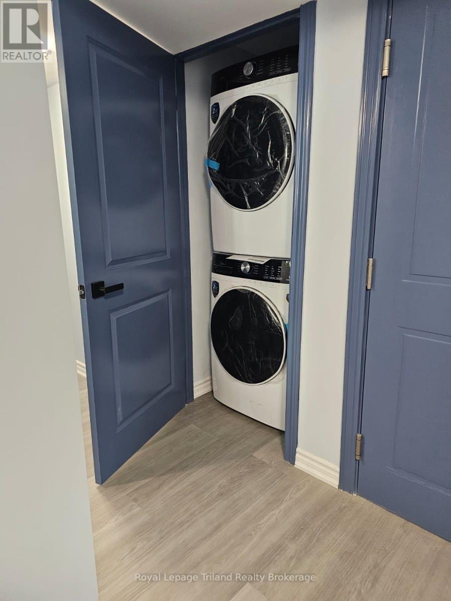4 - 565 PEEL STREET E Woodstock (Woodstock - South), Ontario 3
