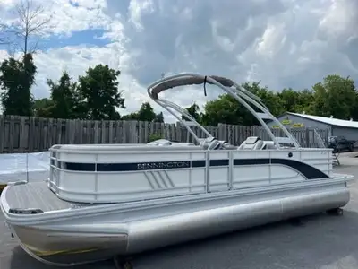 Bay Marine Sales 40% off DEALER DEMO2025 Bennington 23 LCWETWR6197F425MERCURY 150 PRO XSARCHWhite BO...