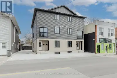 Brand new purpose-built 4-plex in the growing city of St. Thomas, just minutes to London, the 401, a...