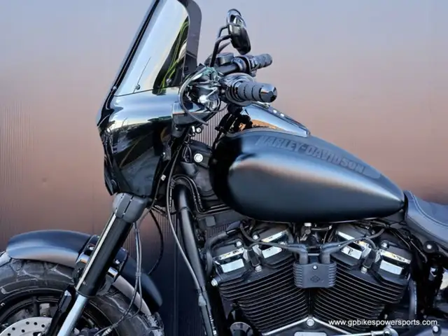 2018 Harley-Davidson Fat Bob in Sport Touring in Oshawa / Durham Region - Image 17