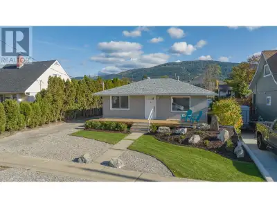 **RENTAL SUITE** In the much sought after East Hill neighbourhood discover the perfect blend of comf...