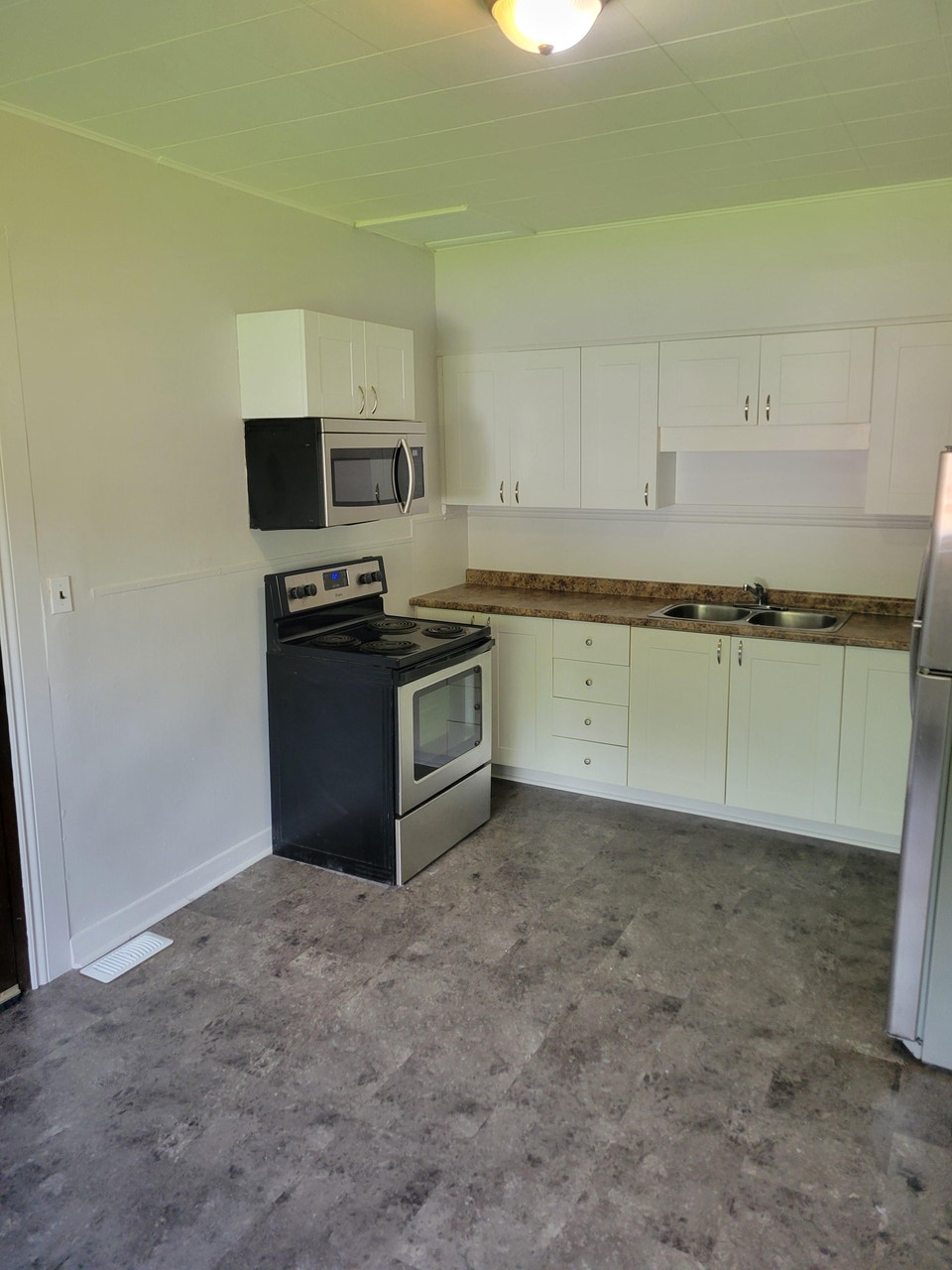 Available now - Beautiful 2 Bedroom- Prescott 4