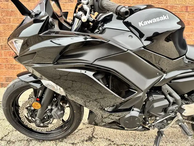 2020 Kawasaki Ninja 650 ABS **ONLY 2,000 KM** in Sport Bikes in Markham / York Region - Image 24