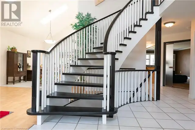 22 TUSCANI Drive Stoney Creek, Ontario63007360102531124