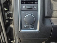 TRANSMISSION: 8-SPEED TORQUEFLITE AUTOMATIC (DFK),GVWR: 3 129 KGS (6 900 LBS),TIRES: P275/60R20 BSW... (image 8)