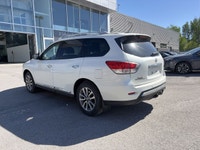 Le Nissan Pathfinder SL 2016 est un VUS spacieux et polyvalent, idéal pour les familles et les condu... (image 9)