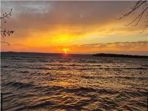 3 BR cottage on the northern part of Lake Simcoe in Ramara. Deeded waterfront across the street. Als...