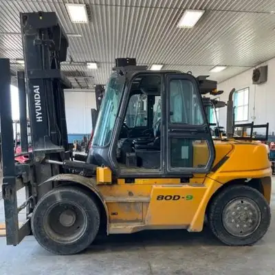 2018 HYUNDAI 80D-9 Diesel Pneumatic Tire Forklift Capacity: 17,500 Lift Height: 177 (in) Mast Type:...