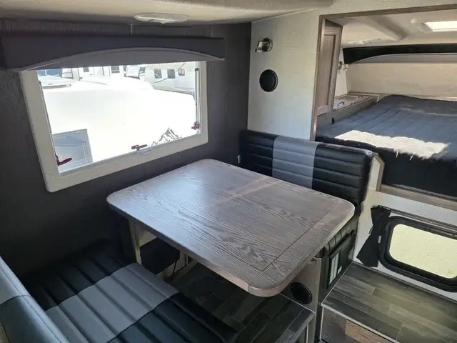 2026 Northern Lite Limited Edition 9-6LEWB Face-to-Face Dinette in Travel Trailers & Campers in Penticton - Image 8