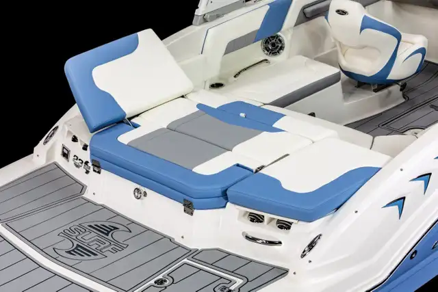 2026 Chaparral GTS 3 SURF in Powerboats & Motorboats in Kingston - Image 31