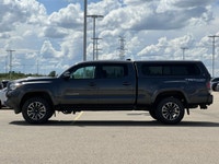 LEATHER-TRIMMED HEATED FRONT SEATS, POWER MOONROOF, PREMIUM AUDIO, APPLE CARPLAY & ANDROID AUTO, 4WD... (image 6)