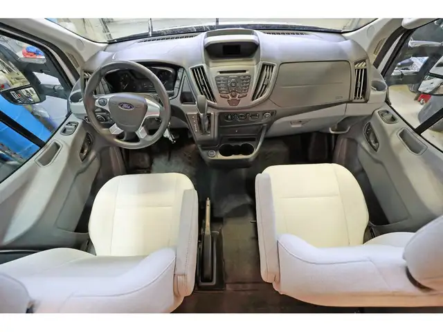 2021 Forest River Sunseeker Forester 2380 B+ DIESEL Full paint in RVs & Motorhomes in Laval / North Shore - Image 27