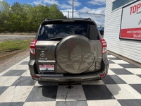 A dependable compact SUV with practical cargo space, comfortable seating, and efficient everyday per... (image 4)