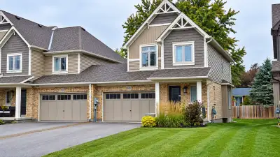 140 MULLIN Street, Markdale, Ontario, N0C 1H0 Welcome to this Devonleigh Homes built, two storey fre...