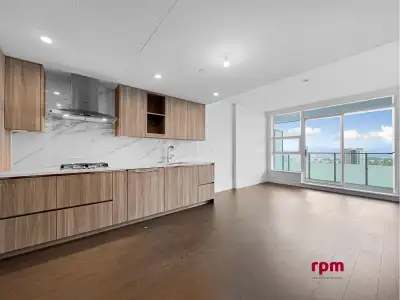 3301 13778 100 AVENUE Surrey, British Columbia